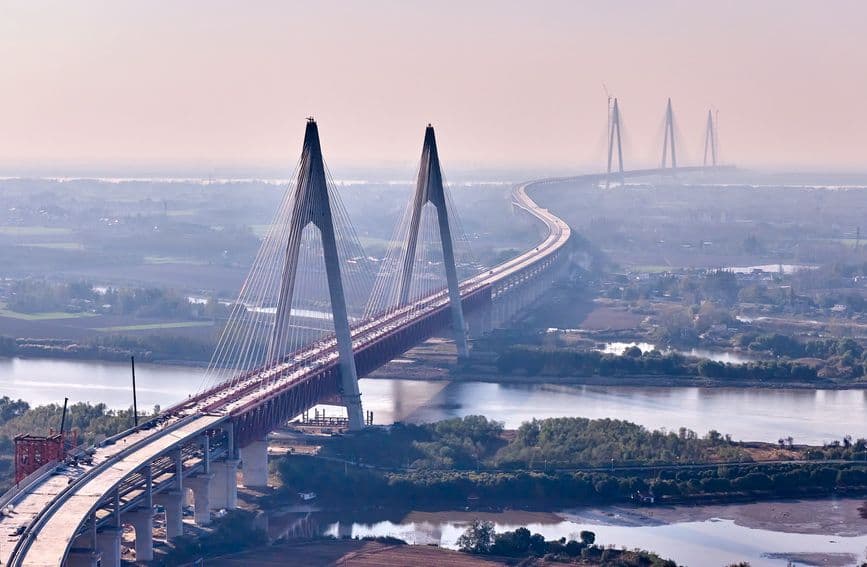 安徽当涂：巢马城际铁路全线开始铺轨