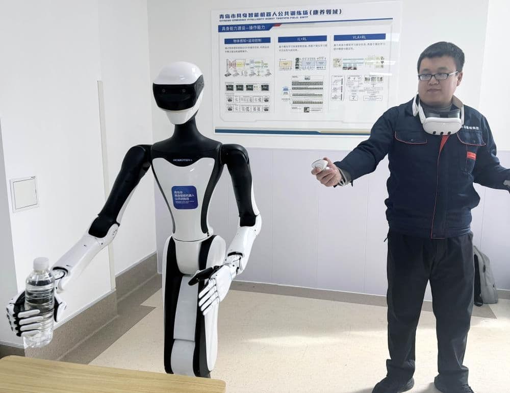 康养机器人正在中国加速走进现实生活