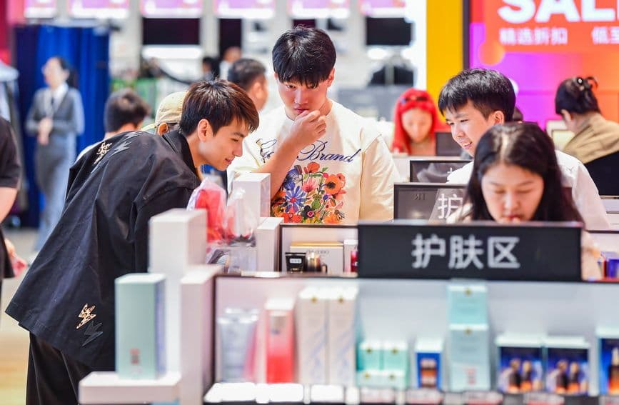 海南离岛免税新政实施首月 购物金额23.8亿元