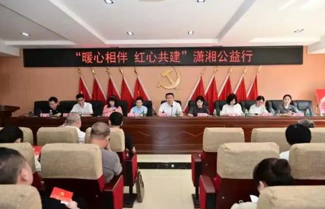 “暖心相伴”公益行动进乡村，关爱送给计生特殊家庭