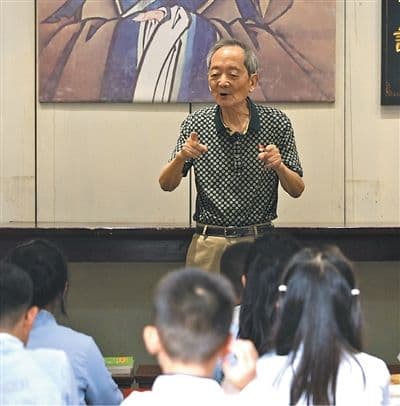 江苏无锡退休教师华介友几十年坚持传承中华优秀传统文化——“哪怕只有一个学生，也要办下去”