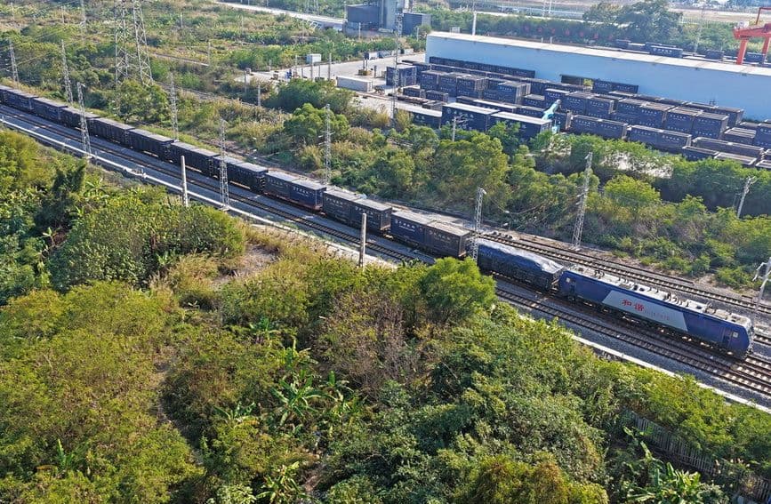 2025年西部陆海新通道集装箱货物年发运量首次突破百万标箱