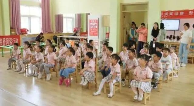 济南市莱芜区张家洼街道鲁矿东区社区：公益阅读进课堂 趣味书香伴成长