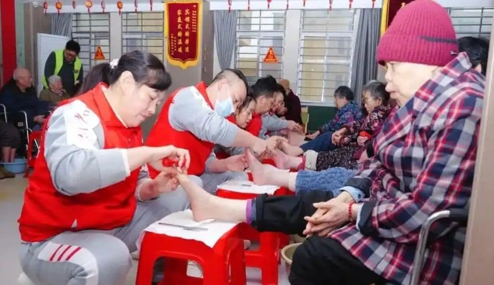 雷锋月暖人心！郑远元以微小善举，绘就二十余年慈善长卷