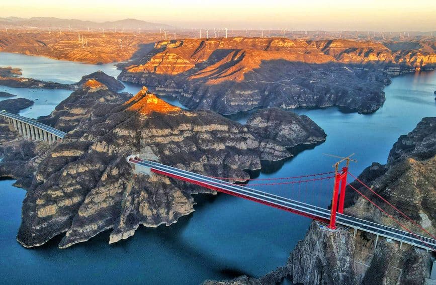 河南洛阳：济新高速黄河三峡大桥通车在即