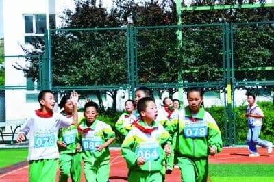 一场支教长跑，让孩子和“妈妈”携手追光前行