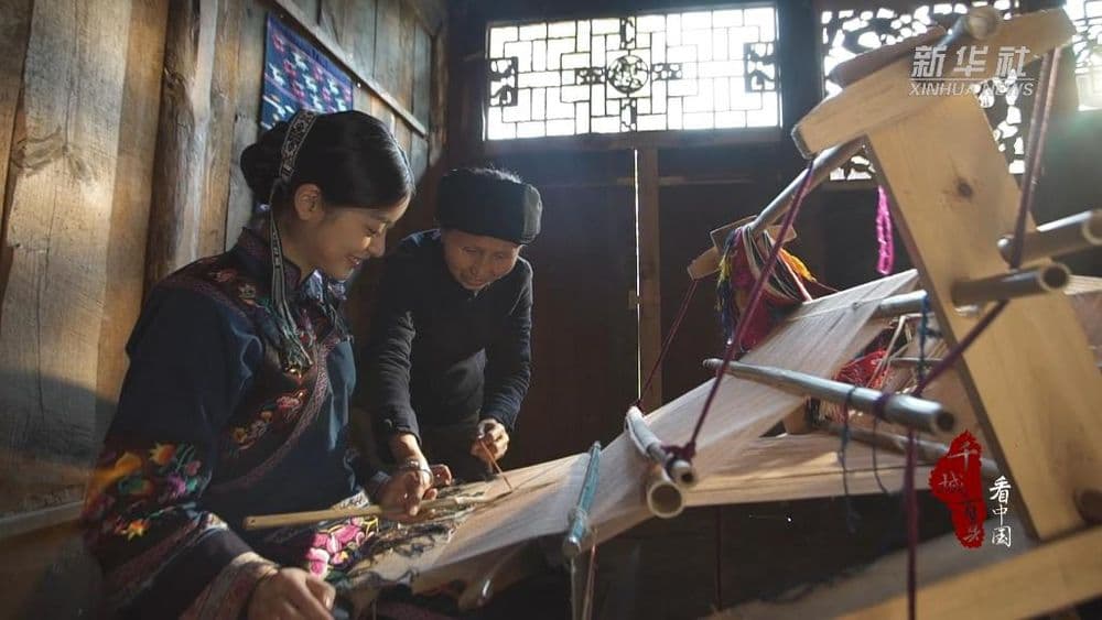 千城百县看中国｜湖南张家界：土家织锦织出锦绣前景