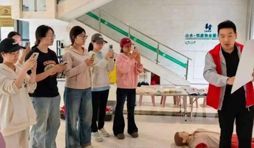 小小善举聚大爱 邻里同心暖家园  用善意温情点亮邻里希望