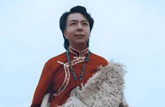 索南扎西：歌声为翼，慈善为光，在巡回演唱会中传递时代温度