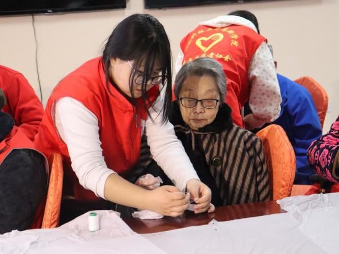 “银发护航·幼苗向阳”公益慈善捐赠项目启动仪式在延举行