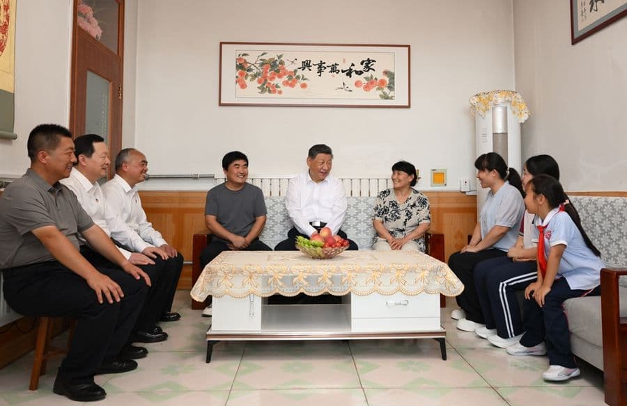 习近平在山东德州考察  走进村民家中